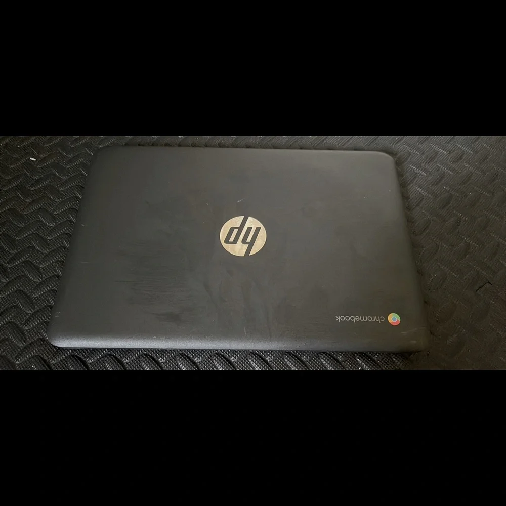 Chrome HP MacBook in great condition